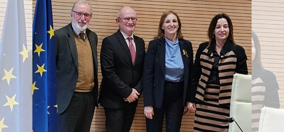 DInternacional Cádiz (@d_intcadiz) on Twitter photo NUEVA CATEDRATICA DE DERECHO INTERNACIONAL -Inmaculada GONZÁLEZ GARCÍA, nueva catedrática de Derecho Internacional Público y Relaciones Internacionales de la Universidad de Cádiz catedra-jean-monnet.uca.es/noticia/inmacu… <a href="/aepdiri/">AEPDIRI</a> <a href="/Divulga_UCA/">UCC+i - Universidad de Cádiz</a> <a href="/derecho_uca/">Derecho UCA</a> <a href="/univcadiz/">Universidad de Cádiz</a> NUEVA CATEDRATICA DE DERECHO INTERNACIONAL -Inmaculada GONZÁLEZ GARCÍA, nueva catedrática de Derecho Internacional Público y Relaciones Internacionales de la Universidad de Cádiz catedra-jean-monnet.uca.es/noticia/inmacu… <a href="/aepdiri/">AEPDIRI</a> <a href="/Divulga_UCA/">UCC+i - Universidad de Cádiz</a> <a href="/derecho_uca/">Derecho UCA</a> <a href="/univcadiz/">Universidad de Cádiz</a>