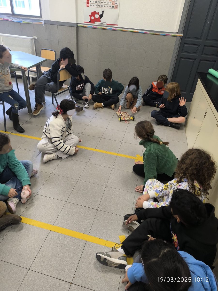 LaPalomaCEIP's tweet photo. En clase de Tecnología y Robótica de 3º han construido sus coches y los han puesto en marcha por el pasillo. #LaPalomaCEIP #STEMadrid https://t.co/6vl7E88XcI