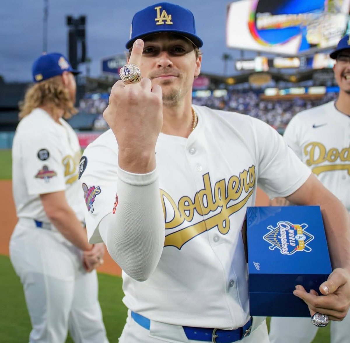 daazedndodgers's tweet photo. Forever moooood https://t.co/AnQTXuWIuD