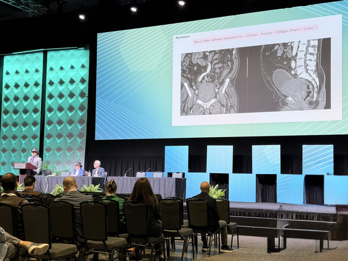 Hats at the ready! The only thing more precise than these IR techniques?
Those hats on the moderators’ heads. Fantastic Extreme IR session #SIR2025 🤠💉🩻 <a href="/SIRspecialists/">Society of Interventional Radiology</a>