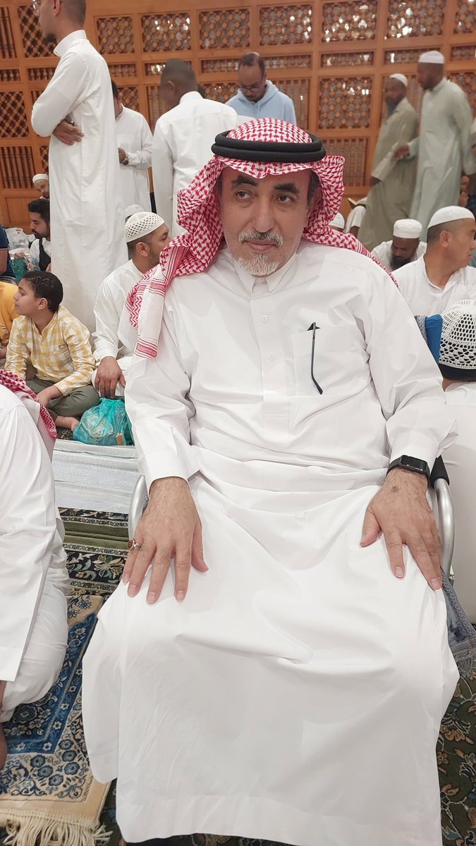 كل عام وانتم بخير 
وكعادتنا في كل رمضان الختام مع الصديق محمد بهاء وأخيه خالد في سفرتهم العامره بالحرم النبوي تقبل الله منا ومنهم صالح الأعمال 
ابو بدر علم من اعلام المدينه النبويه صاحب بصمات جليله اجتماعيا ورياضيا حفظه الله 
وعلى الخير نلتقي ان شاءالله