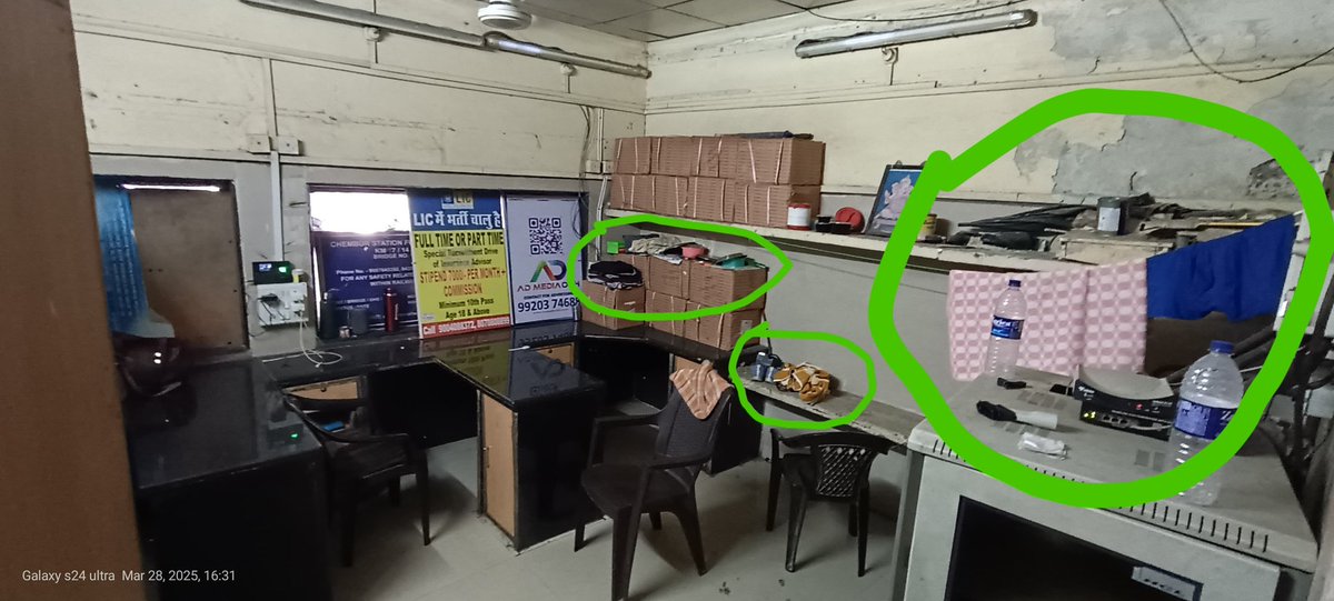 WmsfWrth1's tweet photo. Booking office is given on rent for 3k monthly by [SM] Chembur [C B Meena] &amp; [CBS] is very corrupted.Contractual staff staying daynight At night having alcohol &amp; party from Many Month by [HK] stuff. Anything can be stolen like money tickets &amp; roll [SM] &amp; [CBS] will be responsible https://t.co/PwSoar7dWk