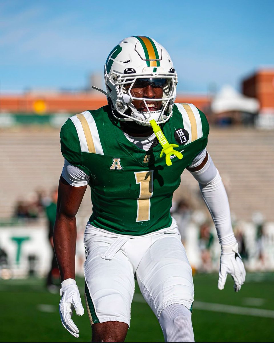 BjMcghee9's tweet image. After a great junior day im blessed to receive my 3rd offer from The University Of North Carolina At Charlotte🟢⚪️
@Coach_TBell @ReginaldLSmith @keithetheredge1 @zo_zilly01 @DBCoach_JKitch @CoachScott34 @CoachGFerg @ChadSimmons_ @Jeff_XOS @AHSALFBRECRUIT @gobigrecruiting