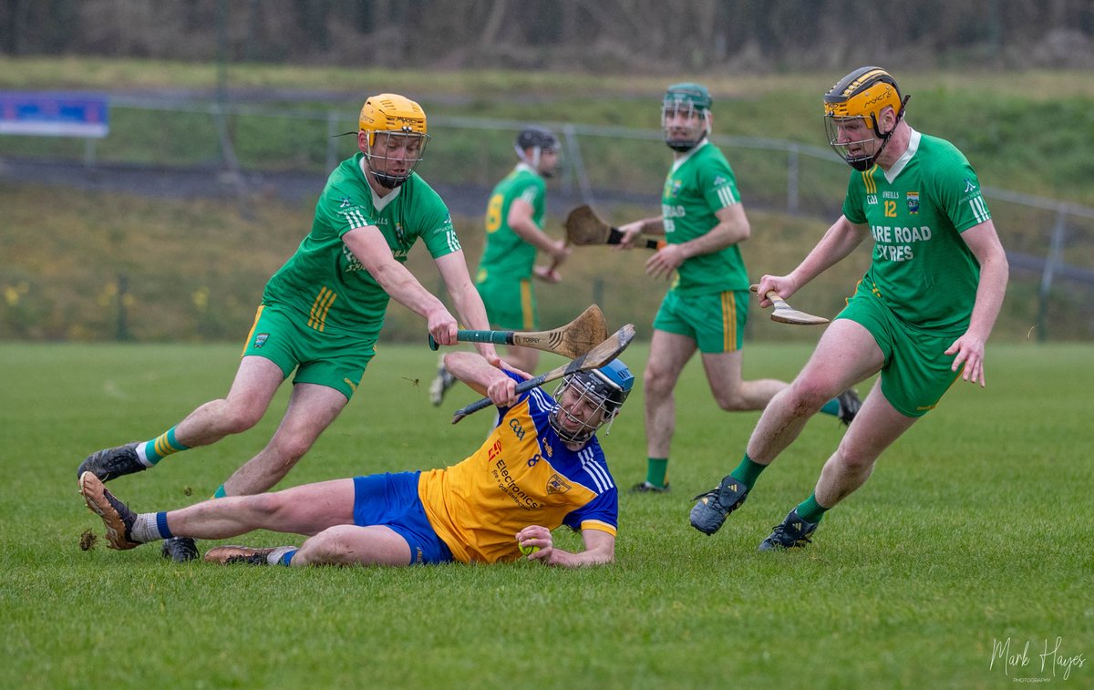 MarkHayesPhotos's tweet photo. wet conditions at @BannerGAAEnnis  for the first round league Div 5 game between @BannerGAAEnnis  and @ikhc_gaa @GaaClare @ClareEcho @ClareChampion @MunsterGAA https://t.co/KD2kd31MF2