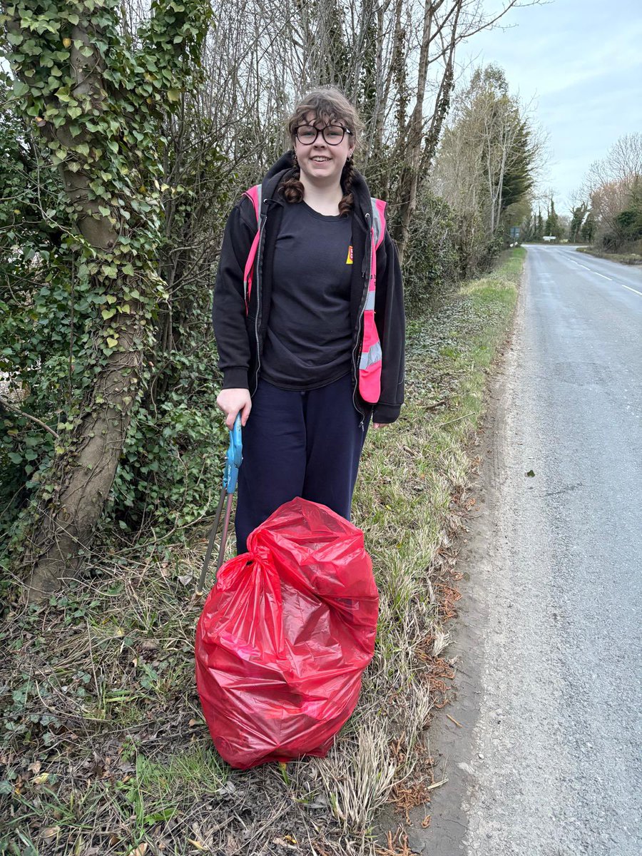 DAY TWENTY-FIVE OF LENT LITTER PICK 2025: 
A pick tonight collected in less than 10 minutes! Together we can make a difference! 💚🌎♻️🚯
Please sponsor me by donating to this amazing charity ⬇️⬇️⬇️
justgiving.com/page/abagadayk…