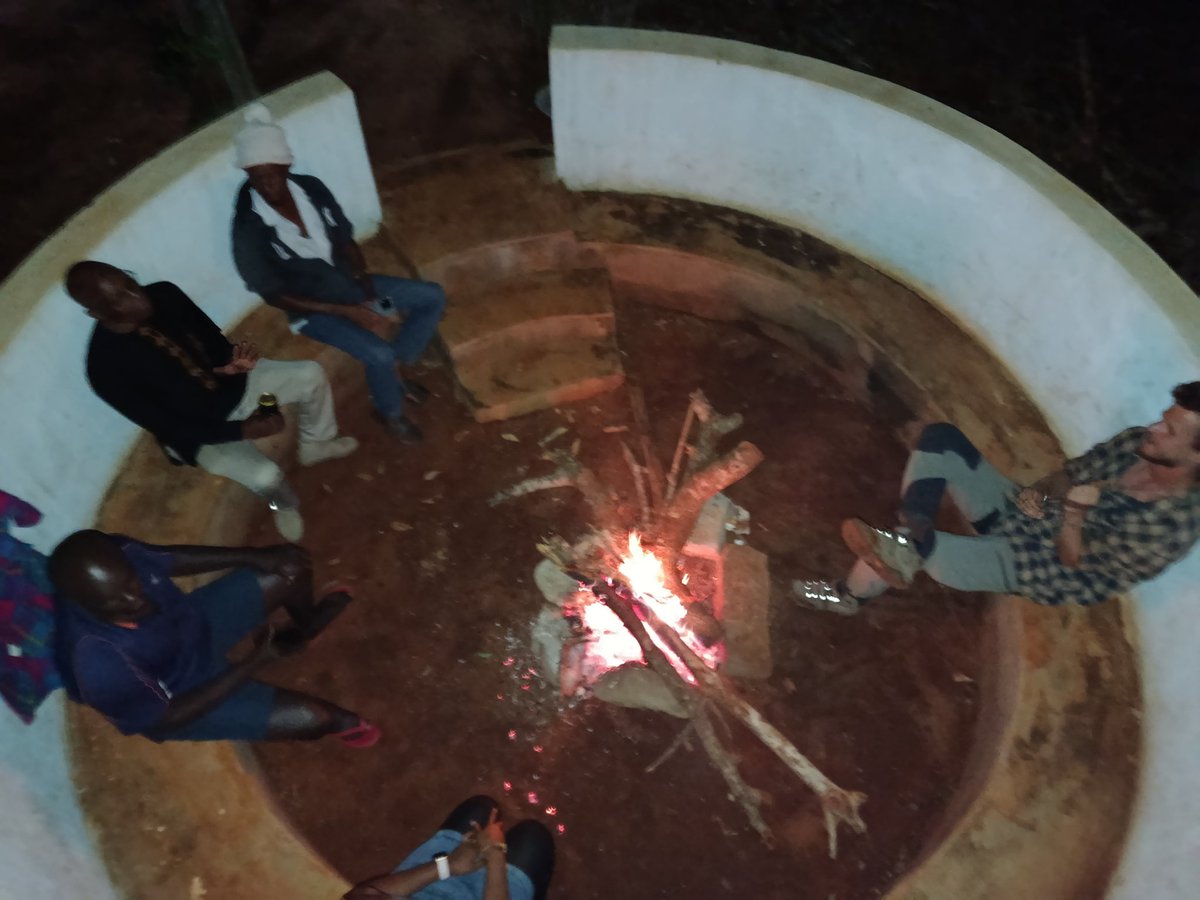 thedustyfellow's tweet image. Dinner under the ✨ with some 🔥.
We face the mountain in the morning.
📍Kasigau