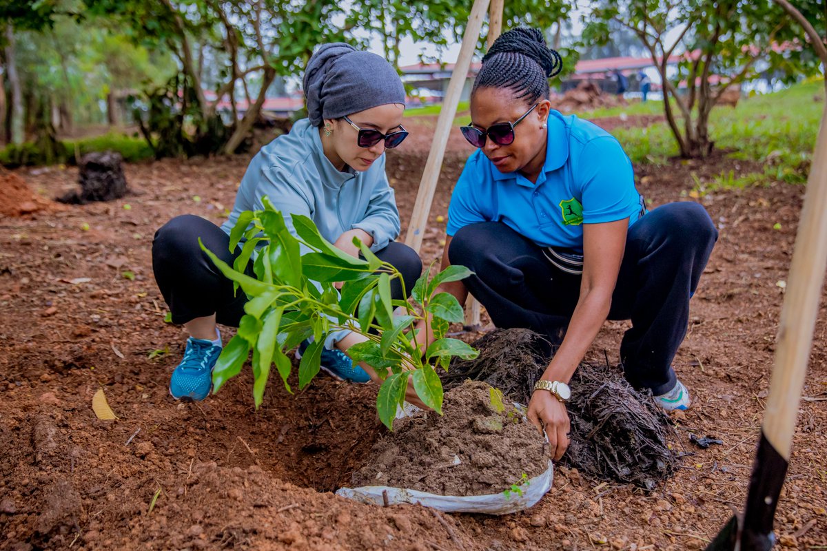 Uyu munsi tariki 29/03/2025 As Kigali Women yitabiriye umuganda usoza ukwezi kwa 03/2025; wabereye ku Rwibutso rwa Jenoside yakorewe abatutsi muri Mata 1994 i Nyanza ya Kicukiro ho mu karere ka Kicukiro.