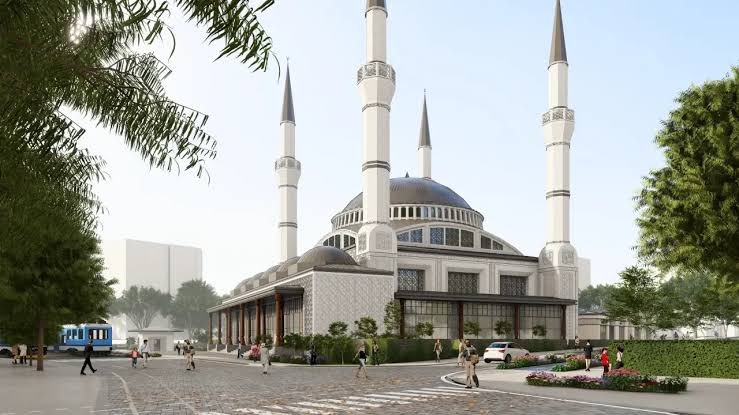 Başı rahmet, ortası mağfiret, sonu da cehennem azabından kurtuluş olan 11 ayın sultanı mübarek ramazan ayına veda ederken birlik ve beraberlik duygularımızın perçinlenmesini temenni ederim. 
Yüce Allah'tan tekrarına eriştirmesini niyet ederek Ramazan Bayramı’nızı tebrik ederim.