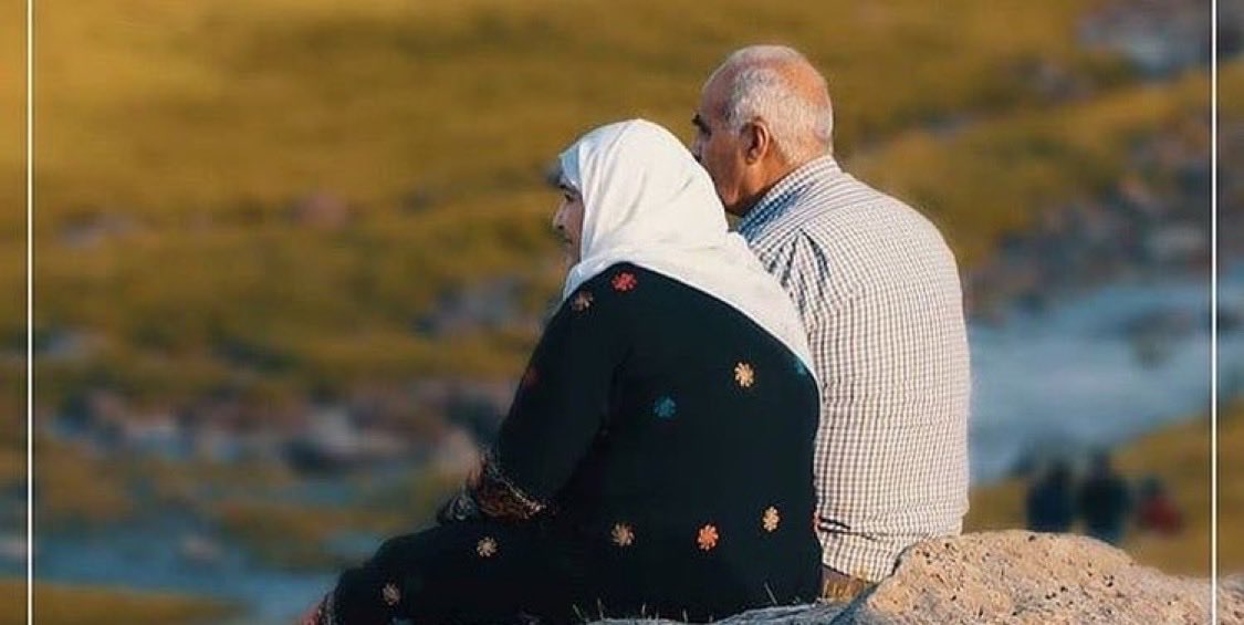 Gönül,dünyâdaki cennettir,girmesini bilene.
Huzûrun yurdu olur ‘Allah’ için sevene,
Eşsiz bir sermâyedir bir anlık değil,
bir ömürlük kıymetini bilene… 

|| Bâzgeşt