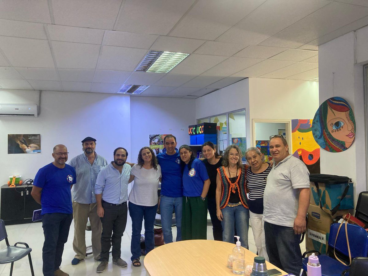 Estamos en el norte del país, en la entrañable y luchadora Bella Unión. Junto a <a href="/merceclara1/">Mercedes Clara</a> <a href="/PatriciaAyalaUy/">Patricia Ayala</a> , Carlos Fagúndez y otros compañeros del equipo nos reunimos con organizaciones sociales locales en la la Oficina Territorial del <a href="/midesuy/">Ministerio de Desarrollo Social</a>. La Intersocial, Retoño y Norte