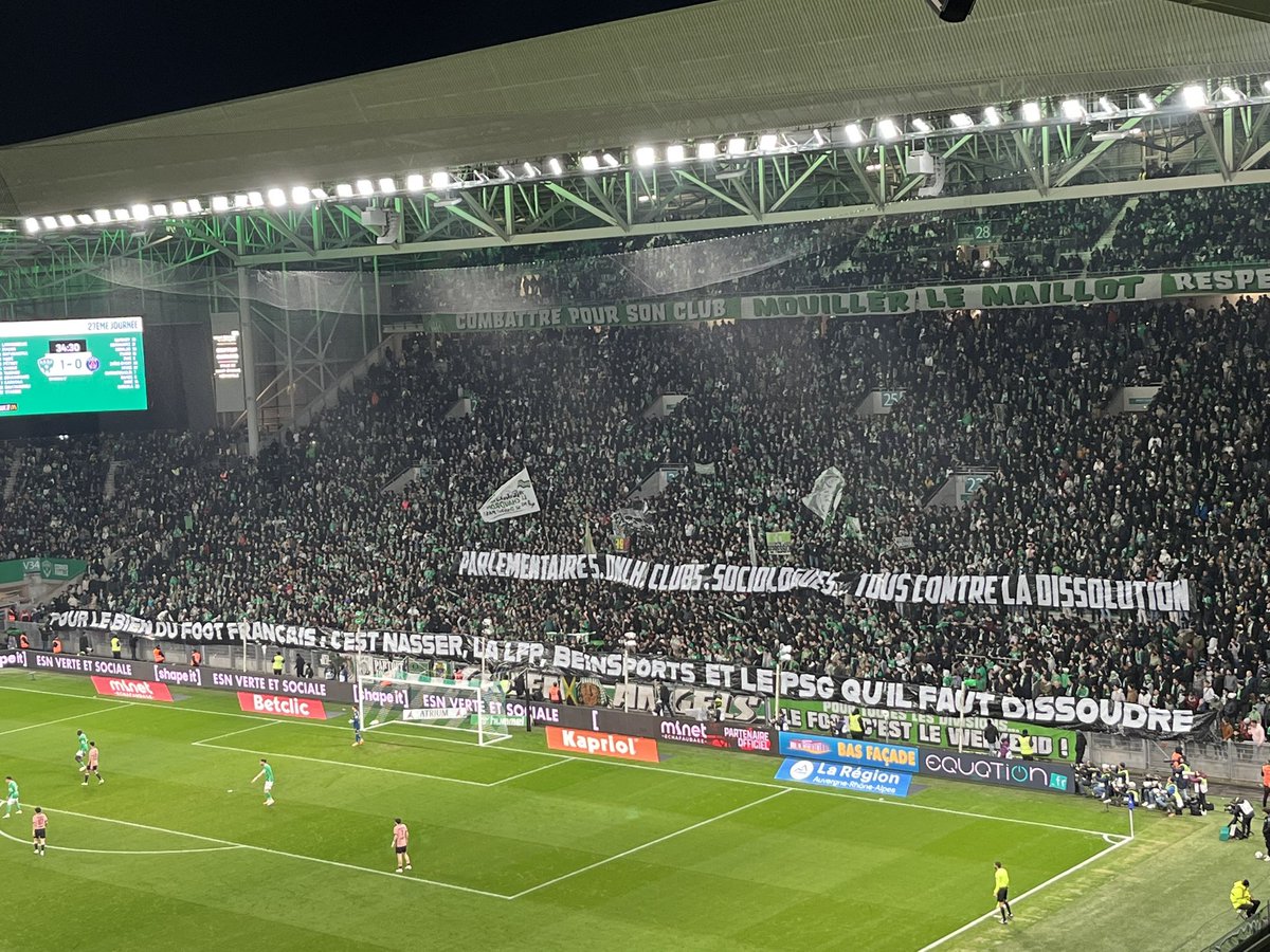 Site_Evect's tweet photo. « Parlementaires, DNLH, clubs, sociologues… Tous contre la dissolution. Pour le bien du foot français, c’est Nasser, la LFP, BeinSports et le PSG qu’il faut dissoudre »
#GA92 #ASSEPSG #KopSud
📸©️Evect https://t.co/FDSKb81dzj