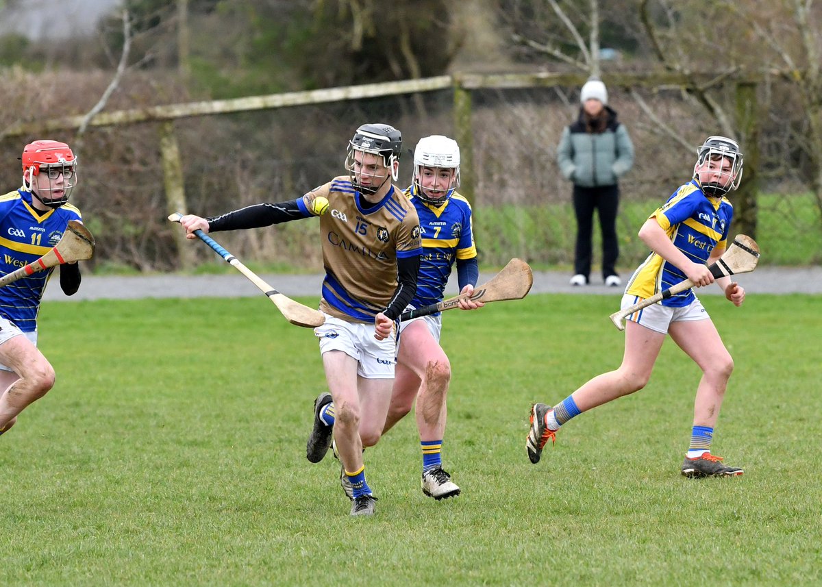 pookiefitz's tweet image. Peader Cummins A Shield Final
Congratulations to South Tipperary U14 hurlers who picked up the Peader Cummins A Shield today in Borrisileigh with a 3-06 to 2-05 win over West Tipperary. Well done players and management .
Pictures with thanks to Michael Boland