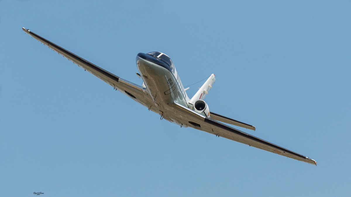 PipaTerrer's tweet image. El 19 de marzo llegaba hasta la #BASanJaviereste Cessna Citation V del #CECAF para inspección y calibración de radioayudas para la navegación aérea. Espectaculares las pasadas tan bajas que hizo el Condor 403-21 del @EjercitoAire.