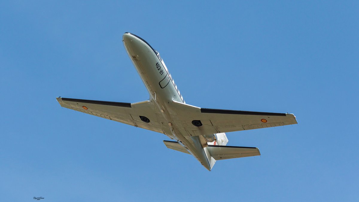 PipaTerrer's tweet image. El 19 de marzo llegaba hasta la #BASanJaviereste Cessna Citation V del #CECAF para inspección y calibración de radioayudas para la navegación aérea. Espectaculares las pasadas tan bajas que hizo el Condor 403-21 del @EjercitoAire.