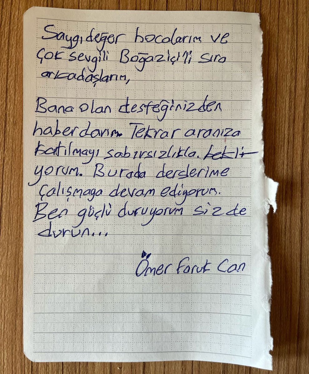İngilizce hazırlık sınıfında olan Boğaziçi Üniversitesi Bilgisayar Mühendisliği Bölümü öğrencisi Ömer Faruk Can 18 yaşında. Silivri'de kaleme aldığı notta

"Burada derslerime çalışmaya devam ediyorum"