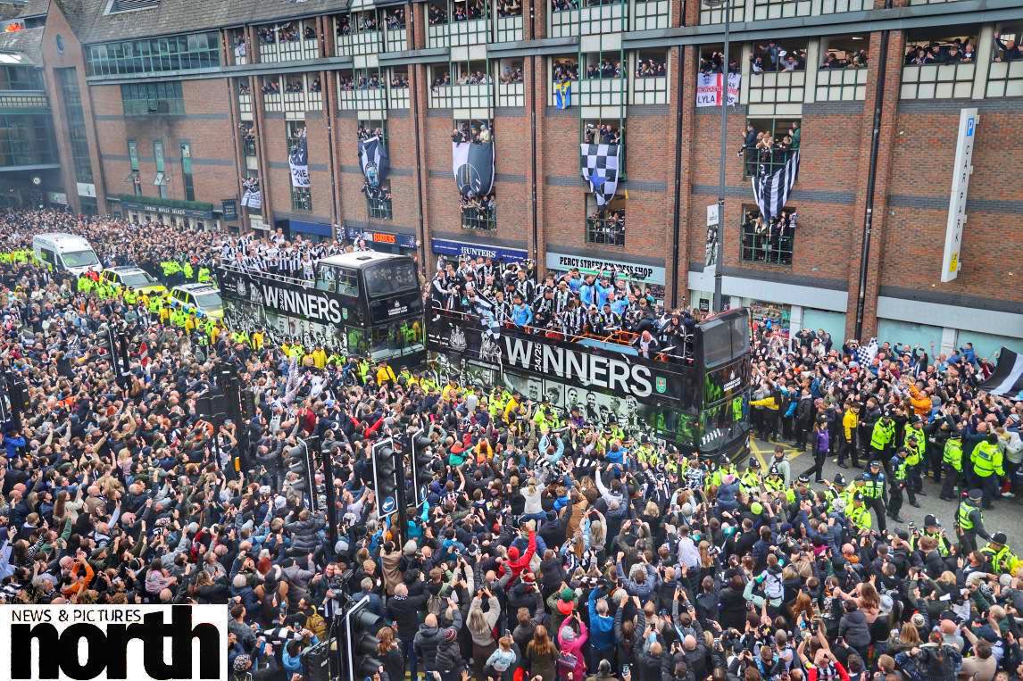 northnews's tweet image. Amazing scenes in Newcastle city centre today as huge numbers of fans turn out to see #Nufc parade the #CarabaoCup, #wedontdoquiet #nufcfans Pics by @RaoulDixonNNP