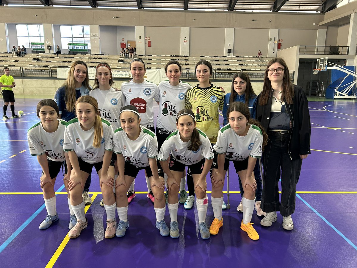 ApagayVamonosFS's tweet photo. 🏆 SOMOS CAMPEONAS DE LIGA FEMENINA CADETE |

Nuestro equipo #FemeninoCadete se acaba de proclamar campeón de liga en 2ª Andaluza, tras vencer al Villa de Banemají 7-0, con tantos de Claudia (2), Sofía (2), Almudena, Victoria y Xio. https://t.co/PQzAI5R6xK