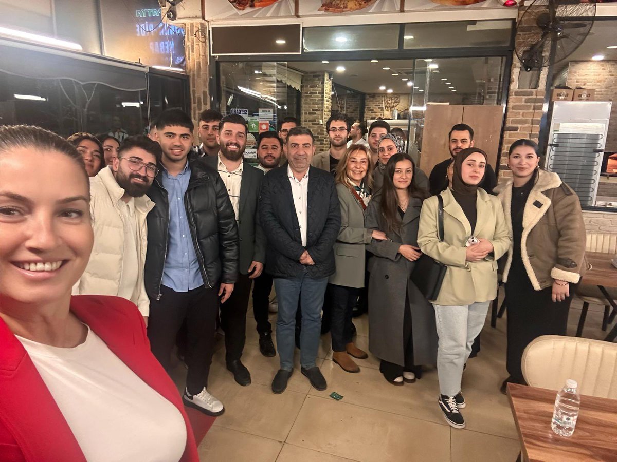 Ramazanın son günü genç arkadaşlarımız ile birlikte iftar yapmanın mutluluğunu yaşıyoruz. 

Görüntülü iletişim kurarak bizleri yalnız bırakmayan Gençlik Başkanımız Sn. <a href="/av_msbasaran/">Av. Mehmet Sait BAŞARAN</a> başkanımıza teşekkür ederiz. 

<a href="/gencdevagm/">Genç DEVA</a> 
<a href="/av_msbasaran/">Av. Mehmet Sait BAŞARAN</a>