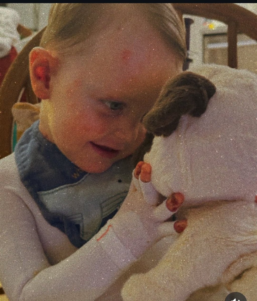 Negde daleko jedan dečak i jedna porodica nikada neće zaboraviti da ste mu spasili život!
Napreduje naš Viktor, gensku terapiju, do konačnog leka, mora da prima redovno, a svi zajedno uz ogromnu podršku med. sistema SAD, čine svakog dana nova čuda!
I da, tu je osmeh, bez bola!!!