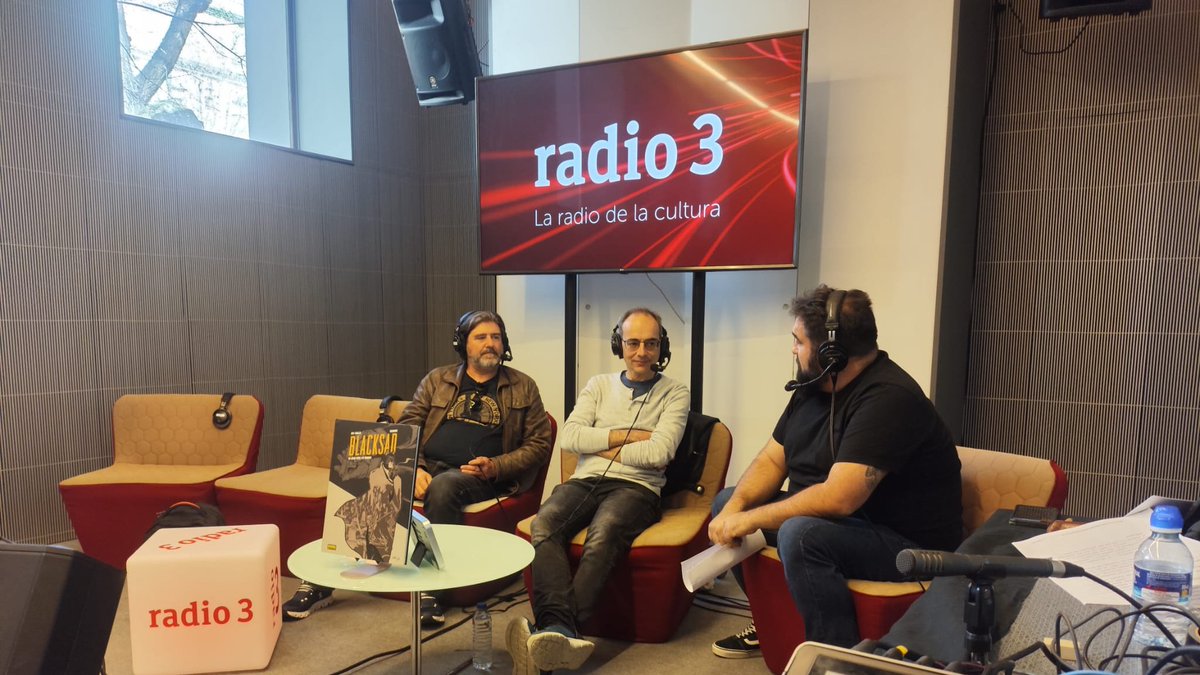 Territorio 9 📚🗨️📻 (@territorio9_r3) on Twitter photo 🚨 Disponible el #1 Especial <a href="/Feriacomicmad/">Feria del Cómic de Madrid</a> en <a href="/mataderomadrid/">mataderomadrid</a>
➡️ Celebramos los 25 años de "Blacksad" con <a href="/jjguarnido/">Juanjo Guarnido</a> y Juan Díaz Canales 🐈⬛🎂
➡️ Librerías con <a href="/OmegaCenter0/">Omega Center Madrid</a>, <a href="/NfinityComics/">InfinityComics.es 📚♥️</a> y <a href="/los3demoriarty/">lostreshermanosdemoriarty</a>
➡️ "Orígenes Secretos" #2 con <a href="/dggalin/">David Galán Galindo 🦸🏻♂️</a>
🔗 rtve.es/a/16513061 🚨 Disponible el #1 Especial <a href="/Feriacomicmad/">Feria del Cómic de Madrid</a> en <a href="/mataderomadrid/">mataderomadrid</a>
➡️ Celebramos los 25 años de "Blacksad" con <a href="/jjguarnido/">Juanjo Guarnido</a> y Juan Díaz Canales 🐈⬛🎂
➡️ Librerías con <a href="/OmegaCenter0/">Omega Center Madrid</a>, <a href="/NfinityComics/">InfinityComics.es 📚♥️</a> y <a href="/los3demoriarty/">lostreshermanosdemoriarty</a>
➡️ "Orígenes Secretos" #2 con <a href="/dggalin/">David Galán Galindo 🦸🏻♂️</a>
🔗 rtve.es/a/16513061