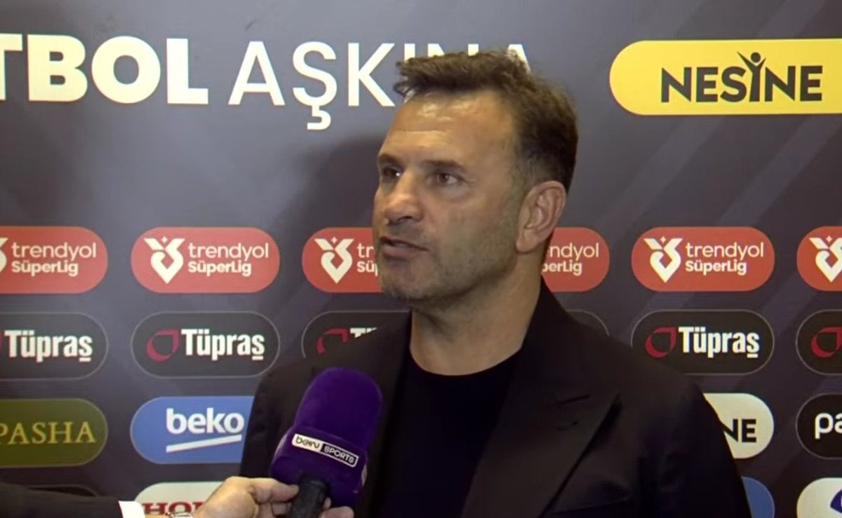 Seni bu takıma hoca yapanın Allah belasını versin!! Kenarda izlemekten başka hiçbir şey yapmıyor. Bu takıma hiçbir şey çalıştırmamış yine. Okan Buruk güzelleyen yavşaklar sizin de mnza koyayım!!