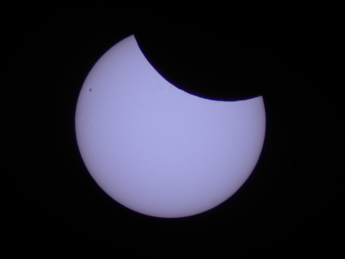 What a big sunspot today 😂

#partialsolareclipse #Sonnenfinsternis #Hamburg