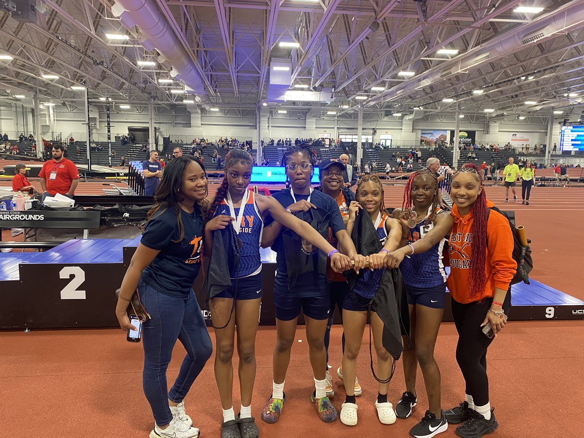 SchoolsGary's tweet photo. West Side Girls Track finishes 3rd in the State in the 4 by 400 relay!! https://t.co/Ele0BCVdz6