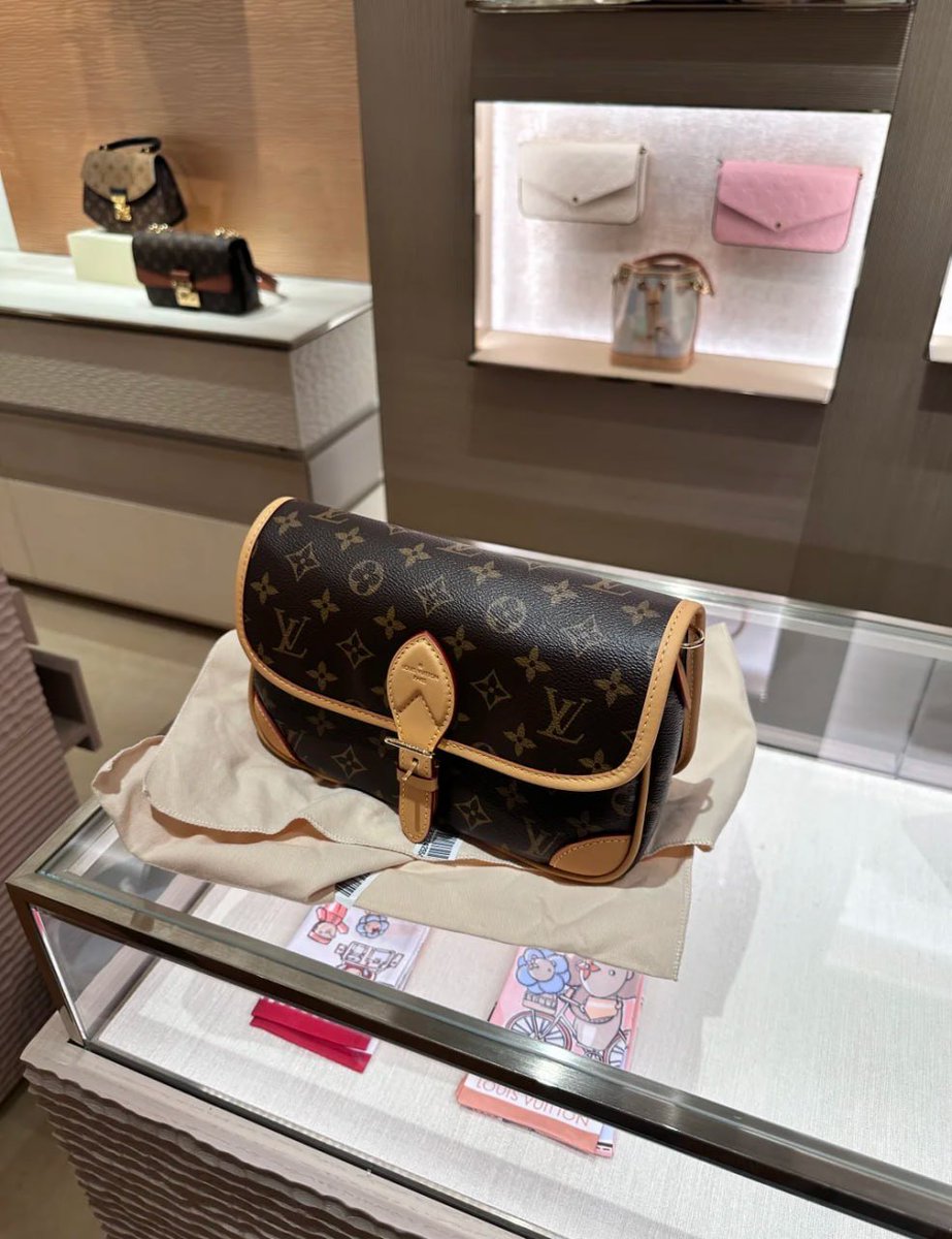 #LV  #shopping 
 
IFC has a good range of LV products