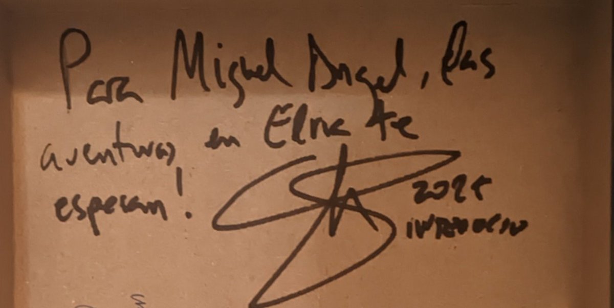 Más cositas:

- Juego de <a href="/OwlisticGames/">Owlistic Games</a>. Están empezando, pero el creador del juego y sus compis lo están dando todo en el stand, explicando cómo se juega y es bastante entretenido y con bastantes horas de juego. Además, si os portais bien os firma el juego con dedicatoria