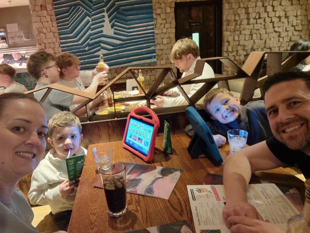 6:37pm - and I've done it!! Ramadan 2025 complete and what better way to celebrate... NANDOS WITH THE BOYS 🥰🥰Thank you to everyone for your support, kind words, + encouragement it's been a journey!!
Eid Mubarak to all my friends + colleagues who are celebrating tomorrow/Monday
