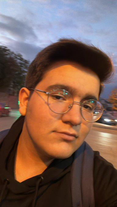 Ömer Faruk, 18 yaşında. Boğaziçi  Bilgisayar Mühendisliği Bölümünü kazandı ama daha bölüme bile başlamadı; İngilizce hazırlıkta. Bize Silivri'den gönderdiği nota bakın. Tutuklu yargılanması çok abes. Ömer Faruk'un yeri üniversitesi, sınıfı. Öğrencilerimizi serbest bırakın.