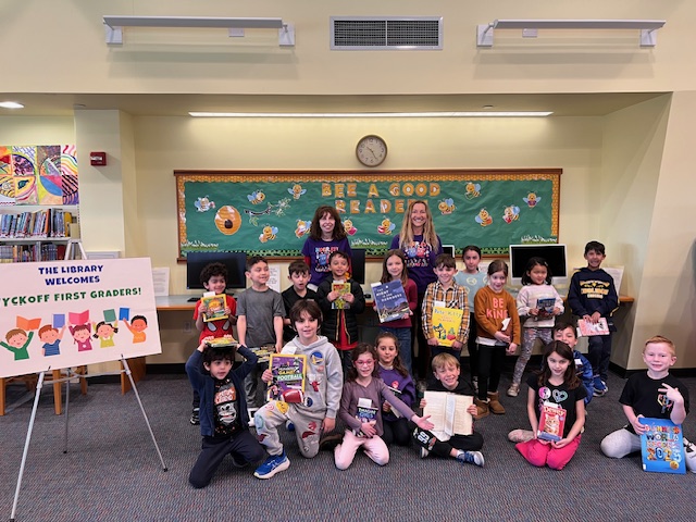WyckoffLibrary's tweet image. Happy Library Card Day to our Coolidge 1st graders!!! We had an awesome visit on a very special and exciting day! 🎉🎊🎈🎈🎈📚📖💚🥰@WPSCoolidge @wyckoffschools