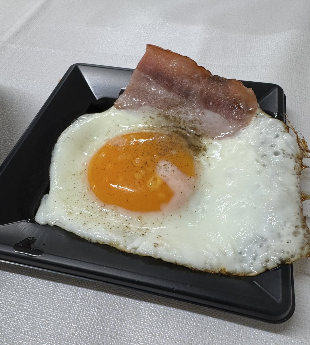 おはよ！

みて、濵ちゃんがベーコンエッグ焼いてくれた(*´-`)

美味しい！！