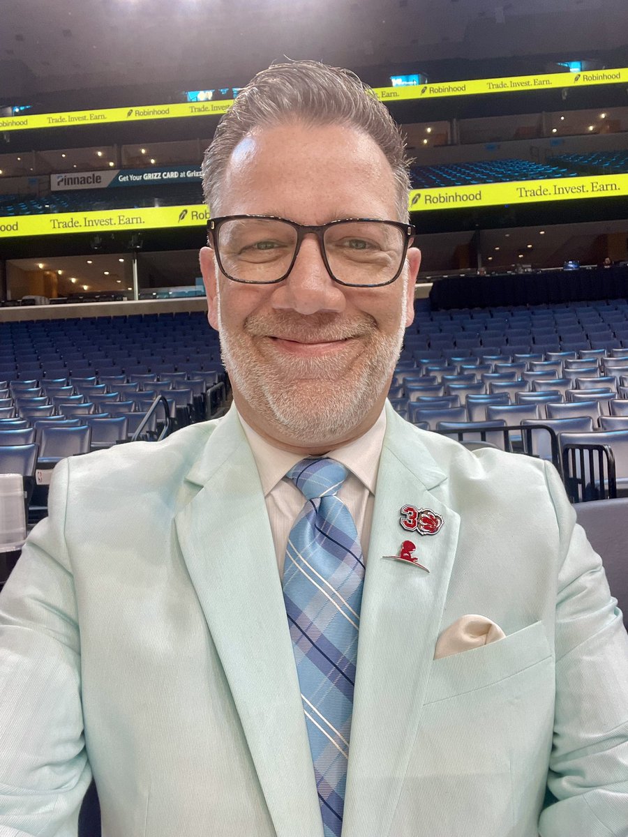 thefishnation's tweet photo. We’re underway! 🏀 
@memgrizz vs. @Lakers   

On @FDSN_Grizzlies 📺 

#FishDrip 🐟 💧
#GoGrizz 🐻 https://t.co/aCkppsdWyS