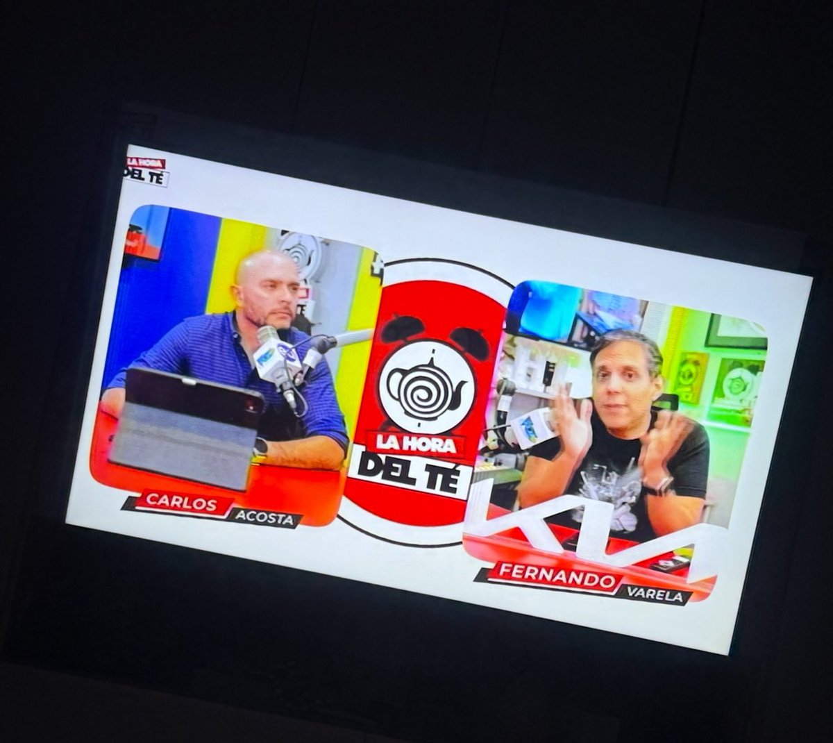 Hoy después de casi 13 años despedimos #LaHoraDelTé en TV 📺.

Les agradecemos mucho… muchísimo a todos Uds. que todos los Sábados estuvieron pendientes del programa. 

Que cosas las que vienen!!! 😎😎😎