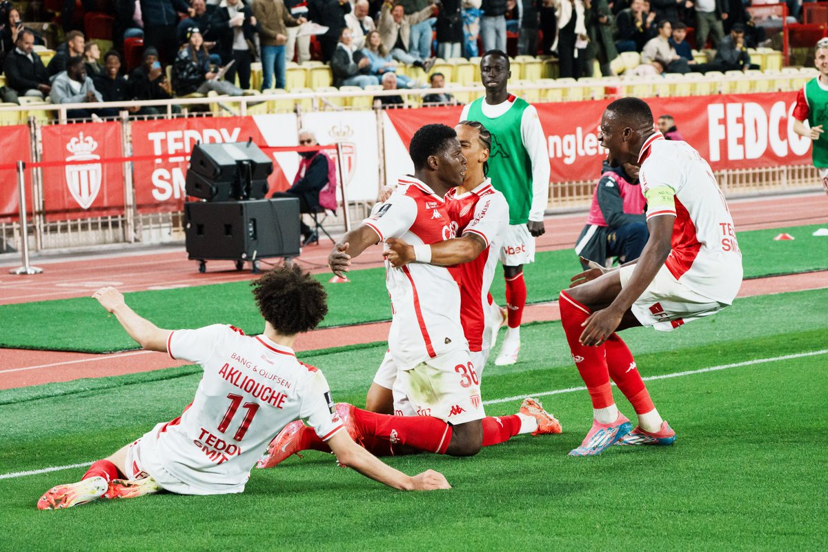JeDeeF_'s tweet photo. 🇲🇨 Monaco 2-1 Nice 🦅

Derby Côte d'Azur kedua musim ini jadi milik Si Merah dan Putih.

Takluk dengan skor yang sama pada pertemuan pertama, Les Monégasques gantian memukul Les Aiglons di Stade Louis II.

Mari kita bahas hal2 menarik dari laga ini 🧵 https://t.co/D33QaMB86S
