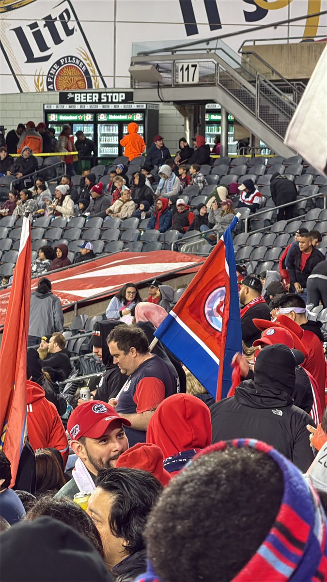 ChicagoFireDPRK's tweet image. 진짜 팬들 중에 사칭범이 있다고 들었습니다.

이 남자는 저 아니에요.
그가 저를 대신하게 두지 마세요.#cf97