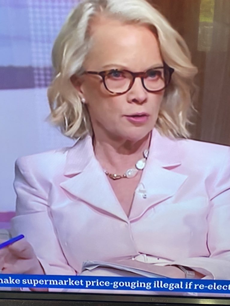 “People in the coalition are worried 
No policies signed out 
PM Anthony Albanese nailing his lines ——
While Dutton is mumbling “
— well said Laura Tingle 👌
#Insiders