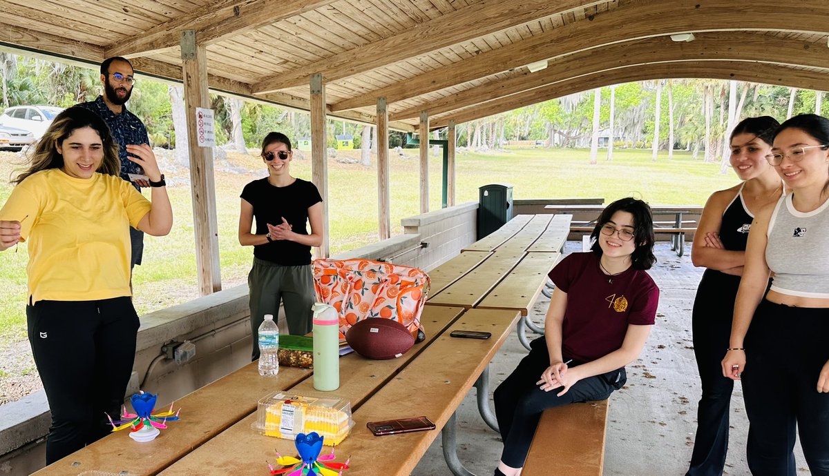 UF_HE_LAB's tweet image. Enjoyed the nice and sunny weather, we have a lot to get together for celebration and make wishes. Happy birthday to Samantha and Hillary🎉💕🌟🎂🎂🎂