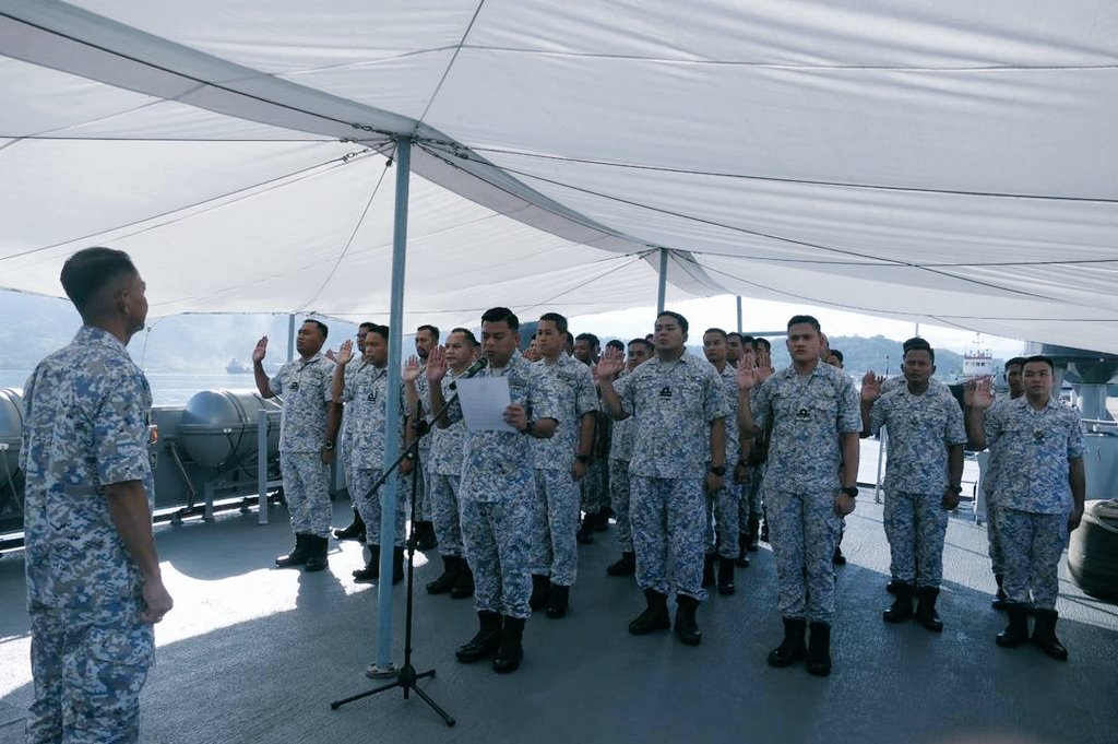 KdSundang's tweet photo. Majlis Ikrar Bebas Rasuah KD SDG telah diadakan pd 13 Mac 25 yg diketuai oleh Peg. Laksana Lt Kdr Mohd Taufik bin Muhad Saleh TLDM dan disaksikan oleh PM, Kdr Nor Hisham bin Rahmad TLDM. https://t.co/rgrPmMD8iM