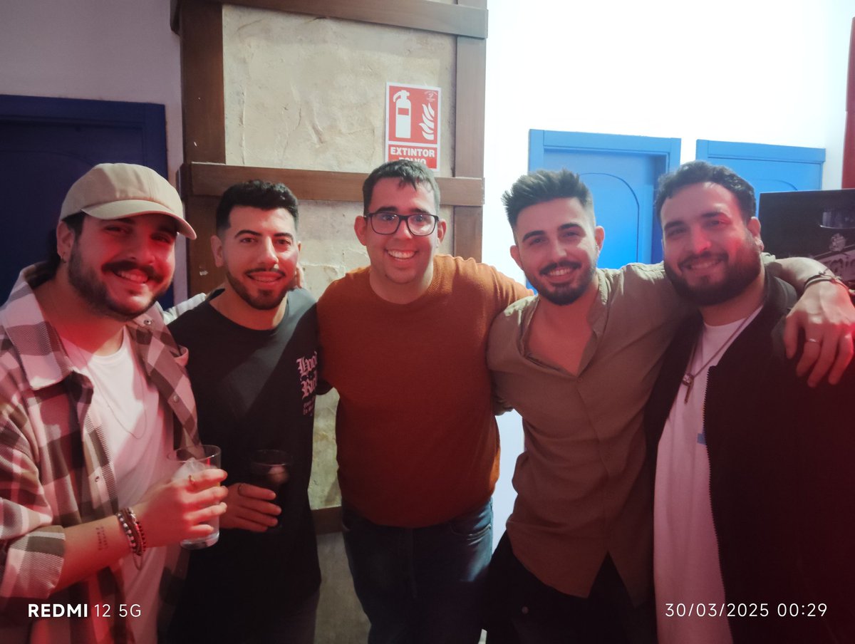 💪 Alonso Estrada (@alonsochankete) on Twitter photo Había que subirla ahora, ni habiendo acabado los carnavales me dejan tranquilo, vaya encuentro inesperado con parte de la <a href="/ComparsaNinos/">La Comparsa de los Niños</a>, que alegría me ha dado veros y que grandes sois Había que subirla ahora, ni habiendo acabado los carnavales me dejan tranquilo, vaya encuentro inesperado con parte de la <a href="/ComparsaNinos/">La Comparsa de los Niños</a>, que alegría me ha dado veros y que grandes sois