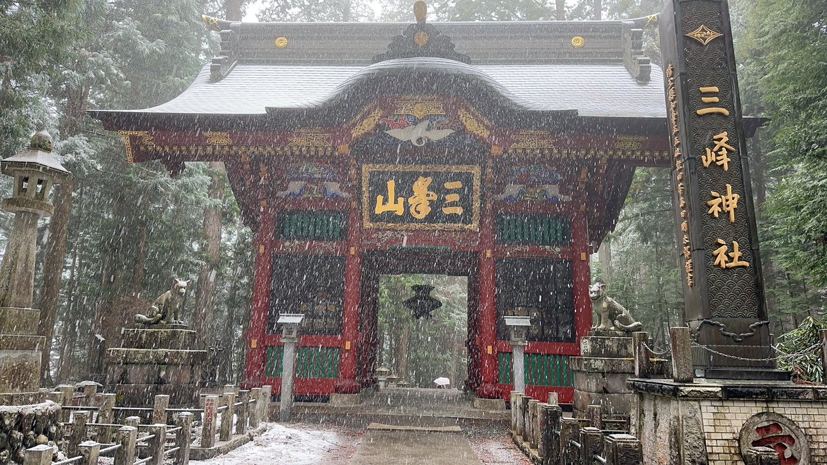lyrical121424's tweet photo. 初の三峯神社は
1人で行かねばと思った。
早朝、山道をドライブ🚗⸒⸒
やがて突然、霧が立ち込め
前が見えなくなり…
危険を感じた瞬間、駐車場に到着🥹 https://t.co/uzYqnsnL40