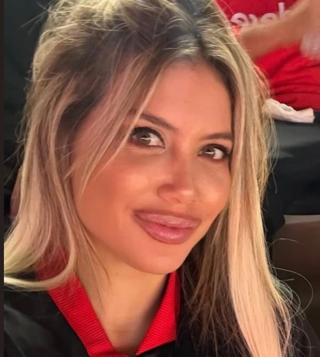 Se quiso pintar los labios como la China, y le quedo para el orto..
Jajajajajjajajajajjajajajjaja
#WandaAdultera