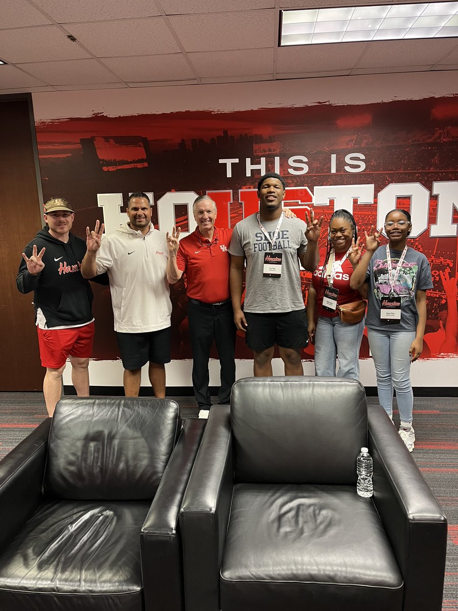 Had a great time at <a href="/UHCougarFB/">Houston Football</a> and getting to see some great coaching up front! <a href="/CoachWEFritz/">Coach Willie Fritz</a> <a href="/Emannaghavi/">Eman Naghavi</a> <a href="/coach_rb3/">Robert Beacham III</a> 
<a href="/ShoeWolfPack/">Shoemaker Football</a> 
<a href="/SHSCoachForeman/">Coach Foreman</a> 
<a href="/Alijawon2/">Alijawon White</a> 
<a href="/coachrlocks/">Coach Locks</a>