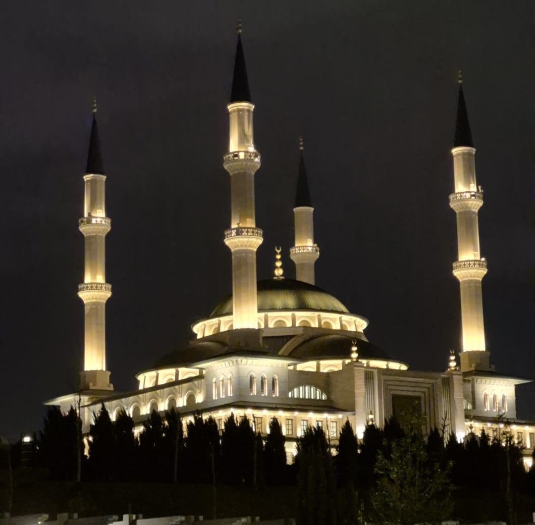 Bayramlar,milli ve manevi değerlerin coşkuyla yaşandığı, geleneklerimizin  yaşatıldığı  günlerdir. Millet olarak   birlik ve beraberlik duygularımızın perçinlenmesi ,sevgi dolu ve huzurlu nice bayramlar geçirmek dileğiyle, Ramazan  Bayramımız  mübarek olsun!.