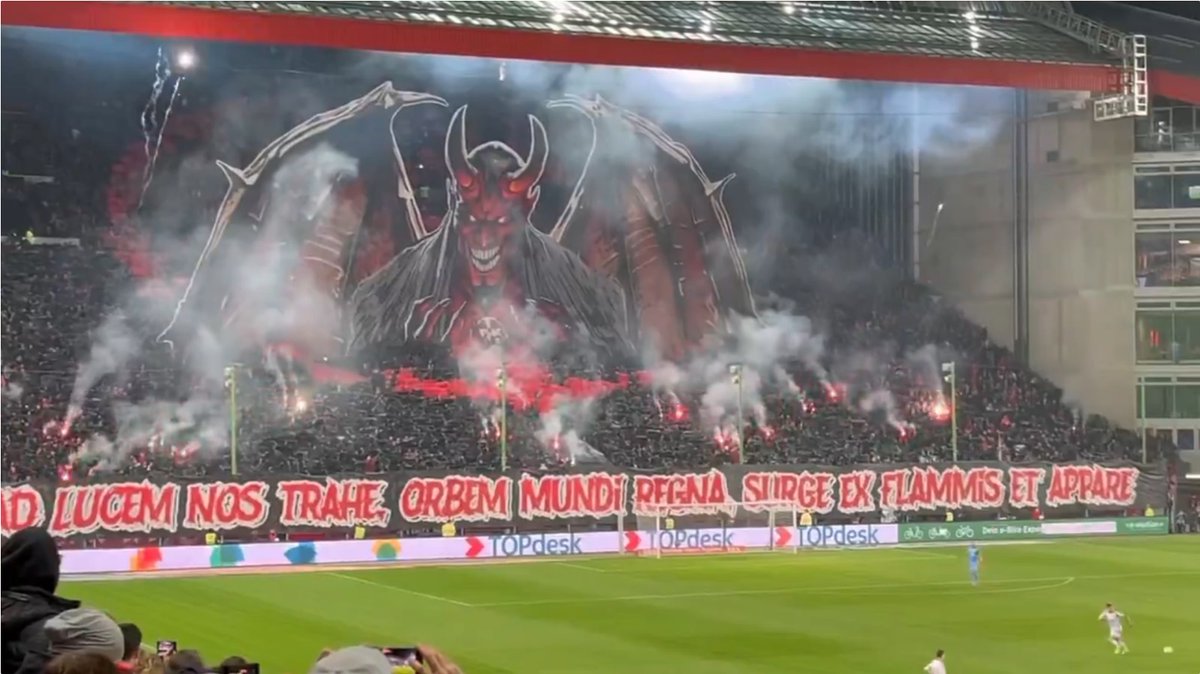 Laginator2's tweet photo. "Führe uns zum Licht, herrsche über die Welt, erhebe dich aus den Flammen und erscheine"
Auf gehts #Betze https://t.co/vtfJoI57fe