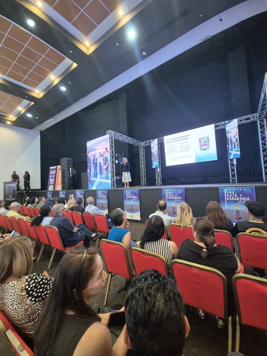 Rectora <a href="/jessydivo/">Jessy Divo De Romero</a> durante su participación en la Expo Carabobo Productivo 2025, destacó el papel de la Educación en la región central.