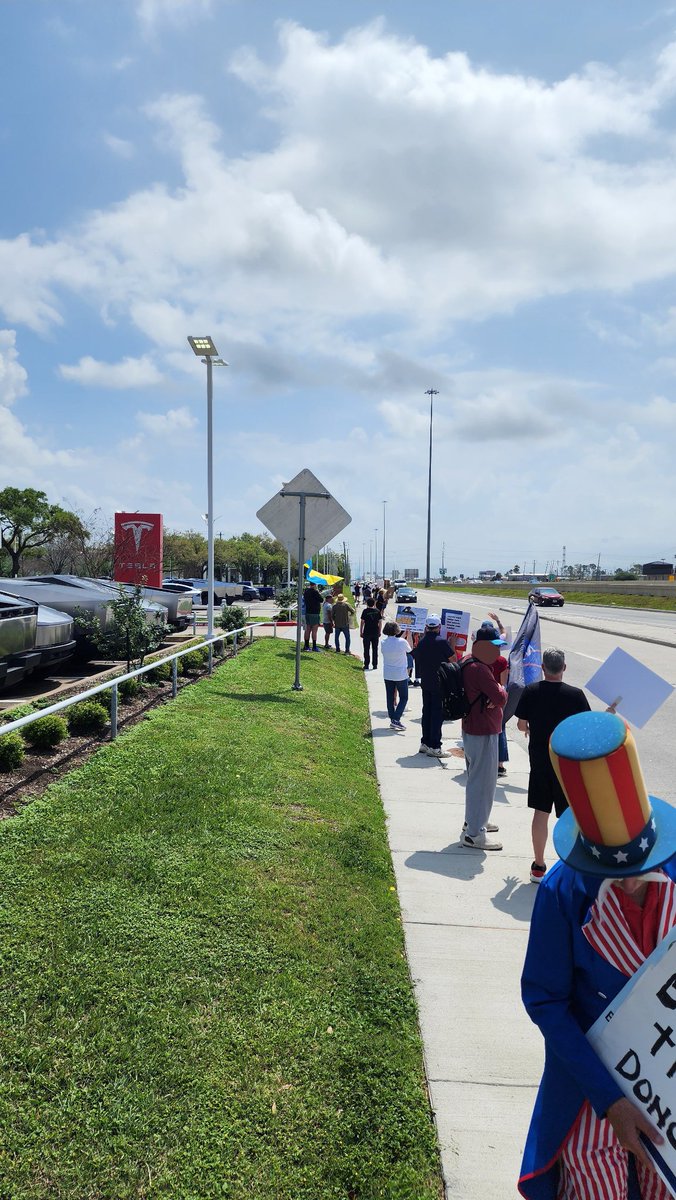 We cannot stand by while fascist oligarchs like Musk and Trump loot the American government, destroy the constitution, and extrajudicially kidnap innocent people for speaking out against the genocide on Palestinians.

#TeslaTakedown