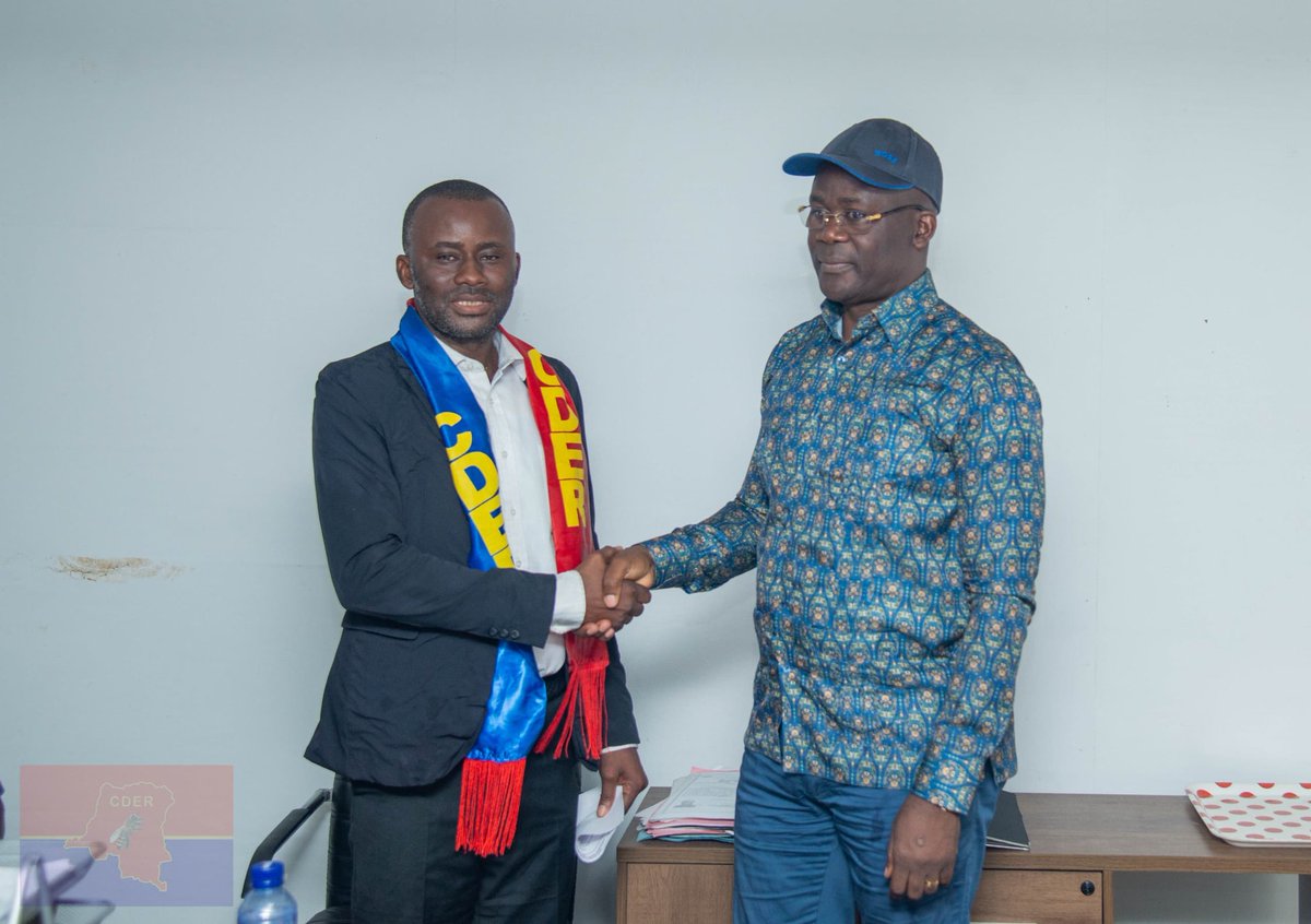 JoelLisomba's tweet photo. #POLITIQUE !!! Sous une pluie abondante, Le Ministre du Portefeuille et Autorité Morale du #CDER_CODE, SEM Jean-Lucien BUSSA a adhéré les professeurs de l'Université de #KINSHASA, Chefs des Travaux &amp; Assistants, ce samedi 29 mars 2025 au Siège National du Parti. @AugustinKabuyaT https://t.co/jPGUAYGoSa