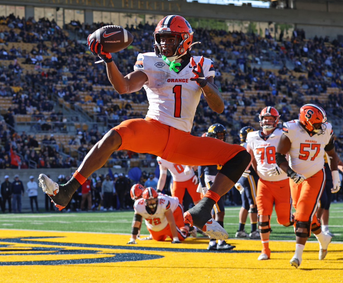 thekidromee's tweet image. Im blessed to receive my first offer from Syracuse University @CuseFootball @CoachDRedd @HermitsFootball @Coach_DLaws @GoMVB @RivalsFriedman @RivalsRichie @adamgorney